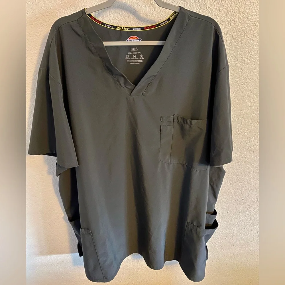 Dickies EDS Essentials Men's 4-Pocket STRETCH V-Neck Scrub Top Pewter Color - Picture 1 of 1